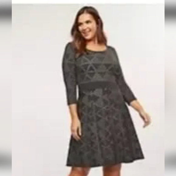 Lane Bryant Black Cream Triangle Lace Cut Pattern 3/4 Sleeve Midi Dress Size 18 - Picture 2 of 8